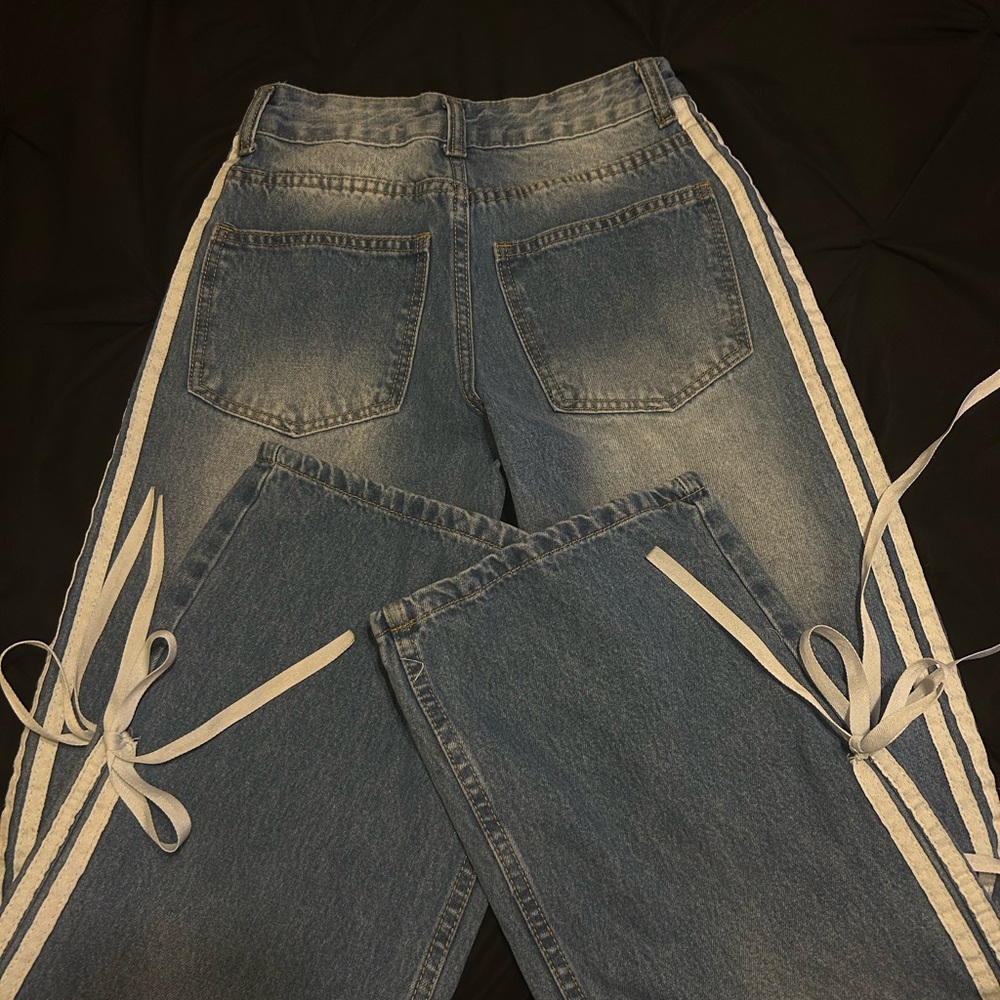 Telepatía Side Stripe Tie Detail Baggy Ribbon Jeans | Light Wash Denim